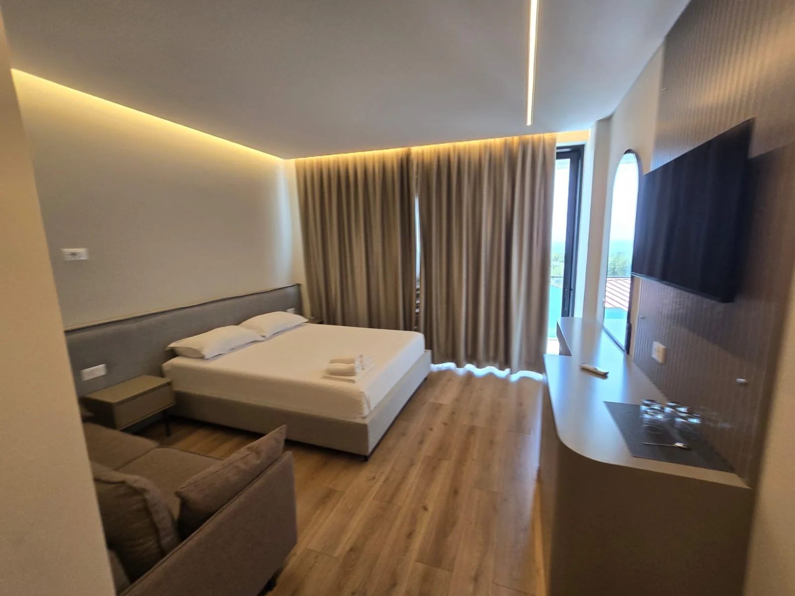 Double room extra bed (with balcony)